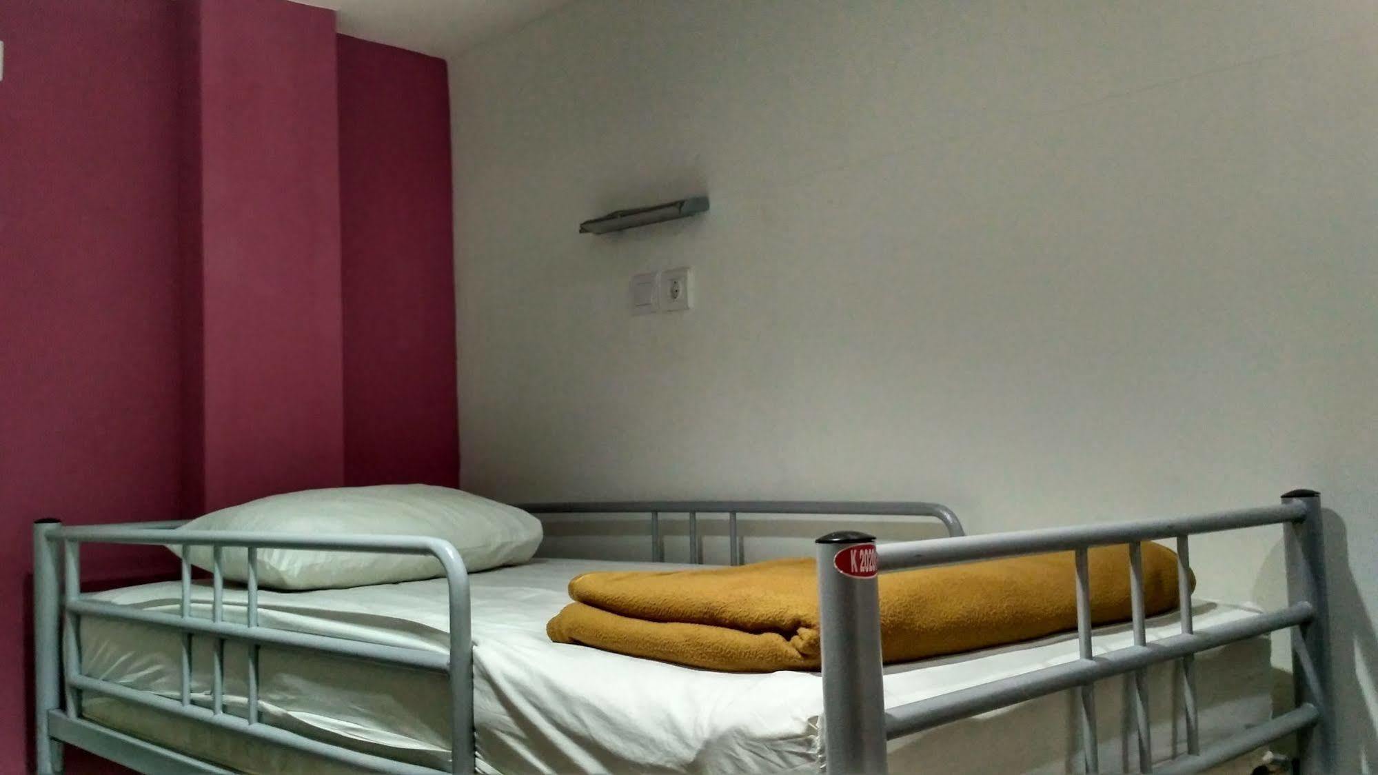Cx Hostel Kuta Raya Exterior photo
