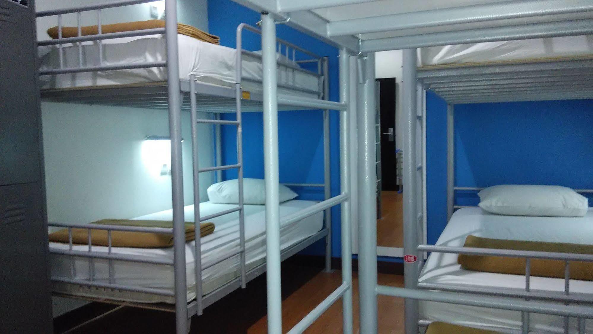 Cx Hostel Kuta Raya Exterior photo